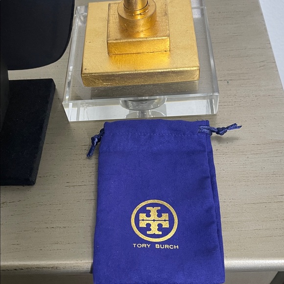 Tory Burch Elegant Pearl Necklace with Crystal Pave T. - Picture 5 of 5